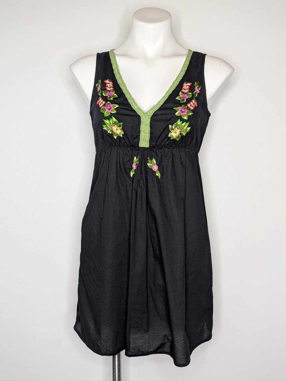 Vintage Y2K Old Navy Black Green Floral Embroidered V Neck Sleeveless Dress S